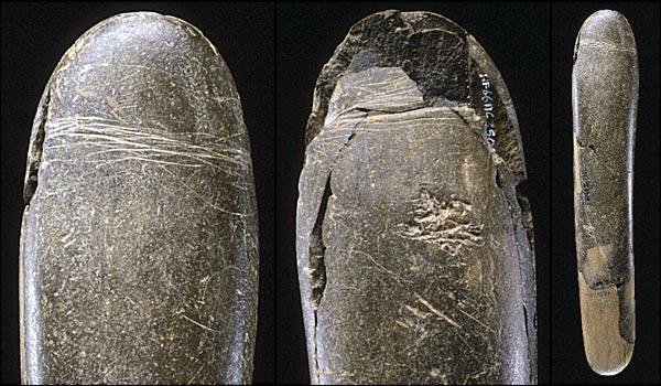 Cet objet, retrouvé en 14 fragments dans la grotte d'Hohle Fels et vieux de 28000 ans, semble avoir eu plusieurs fonctions : celle de percuteur pour la taille de pierre, et celle de... godemiché. Cet objet, retrouvé en 14 fragments dans la grotte d'Hohle Fels et vieux de 28000 ans, semble avoir eu plusieurs fonctions : celle de percuteur pour la taille de pierre, et celle de... godemiché.