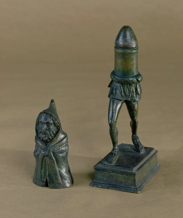 Quel enchantement que cette figurine de phallique, consacrée à Priape, cachée sous le capuchon d'un paysan et figurant dans la collection du Musée d'Amiens.