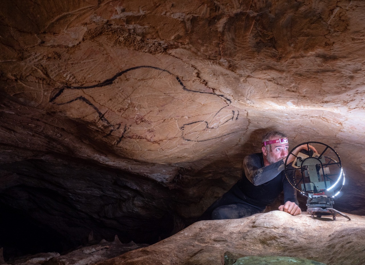 La course pour documenter les peintures rupestres de la grotte de Cosquer
