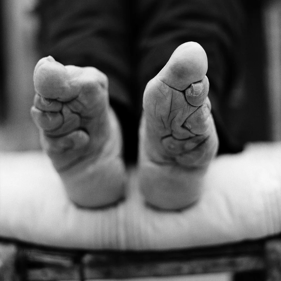 La photographe Jo Farrell Jo Farrell Photography a documenté les dernières représentantes chinoises de la pratique des pieds bandés 
