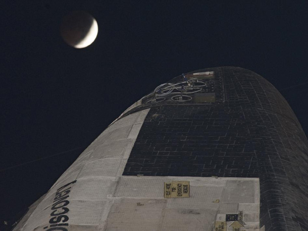 Eclipse lunaire observée depuis la navette Discovery