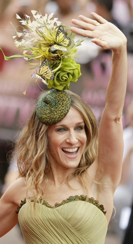 Sarah Jessica Parker et son chapeau signé Daniel Saynt Sarah Jessica Parker et son chapeau signé Daniel Saynt
