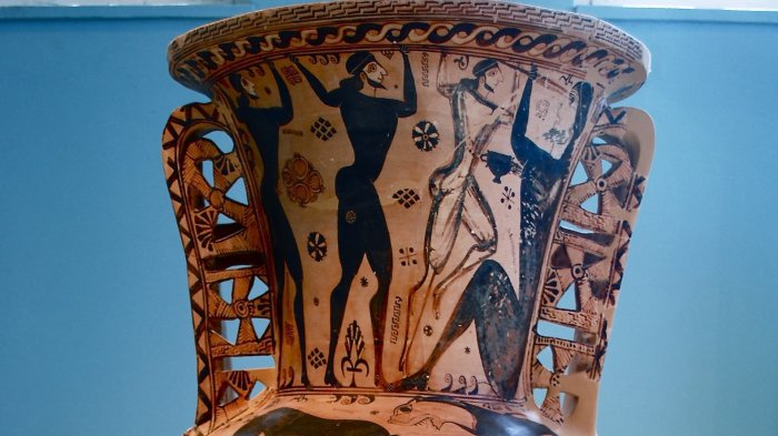 Détail du col de l'amphore de Polyphemus (Sarah Murray) Amphore de Polyphemus (amphore d'Éleusis), vase portant le nom du peintre Polyphemus, amphore à col proto-attique, vers 650 av. J.-C., musée archéologique d'Éleusis. Photo de Panegyrics of Granovetter (Sarah Murray). Détail du col de l'amphore de Polyphemus (Sarah Murray) Amphore de Polyphemus (amphore d'Éleusis), vase portant le nom du peintre Polyphemus, amphore à col proto-attique, vers 650 av. J.-C., musée archéologique d'Éleusis. Photo de Panegyrics of Granovetter (Sarah Murray).