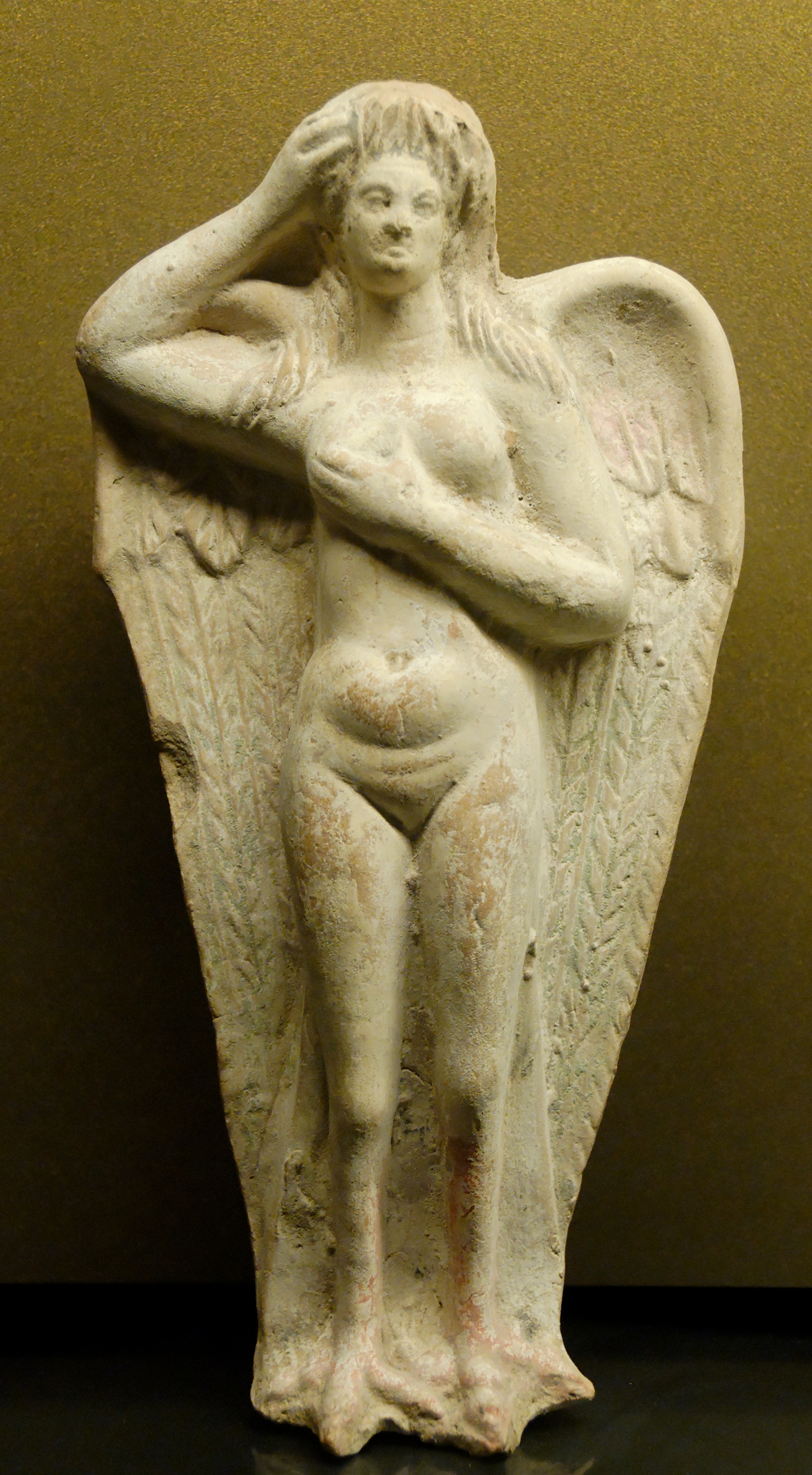 Statuette représentant une sirène gémissante provenant de Myrina, Ier siècle av. J.-C. Statuette représentant une sirène gémissante provenant de Myrina, Ier siècle av. J.-C.