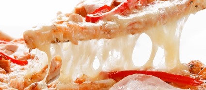 Pizza au fromage ayant utilisé une souche bactérienne CRISPRisée